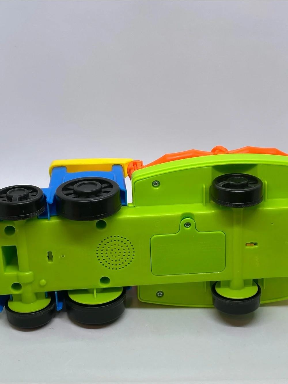 Fisher Price Little People Animal Train Polar Bear Gorilla Zoo Train w/3 Figures